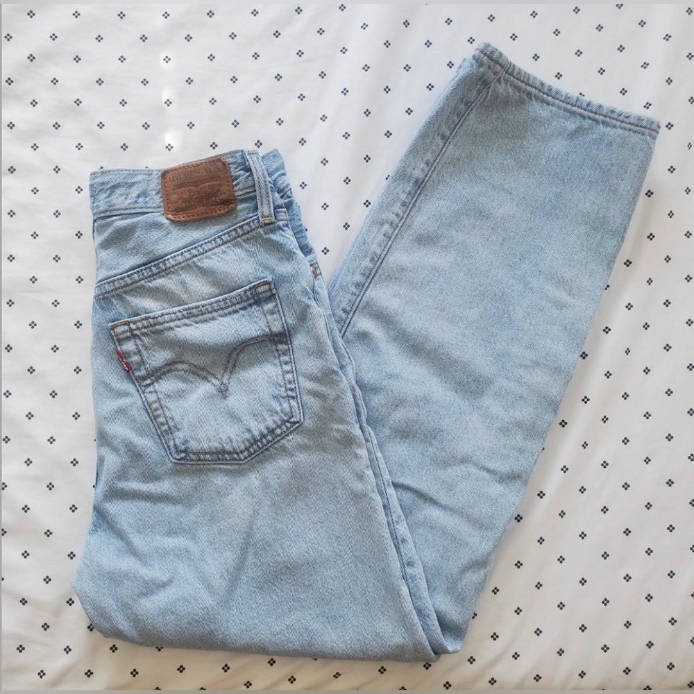 Levi’s Lightwash Denim Ribcage Straight Leg Jeans